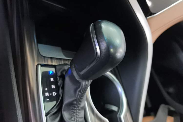 Used Toyota Camry 2019 Revised Version 2.0G Luxury Edition Gear Lever