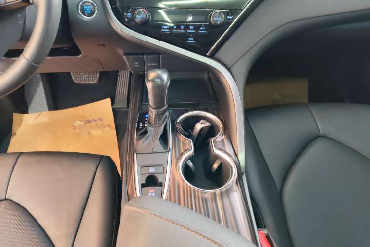 Used Toyota Camry 2019 Revised Version 2.0G Luxury Edition Gear Lever