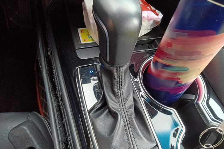 Used Toyota Camry 2019 Revised Version 2.5S Fēngshàng Edition Gear Lever