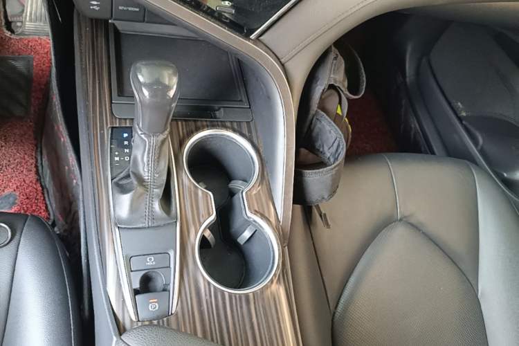 Used Toyota Camry 2019 2.0G Luxury Edition China VI Standard Gear Lever