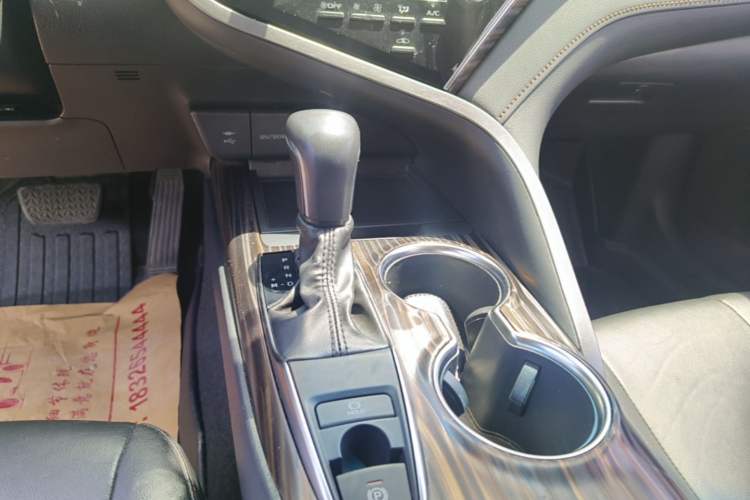 Used Toyota Camry 2019 2.0G Luxury Edition China VI Standard Gear Lever