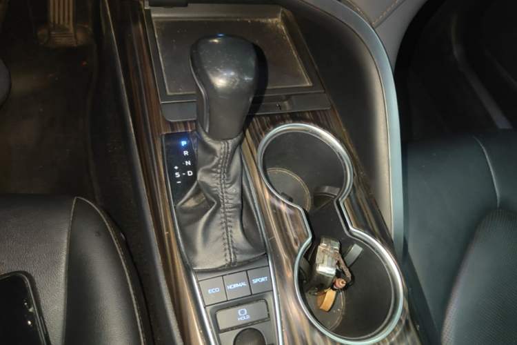 Used Toyota Camry 2019 Revised Version 2.5G Luxury Edition Gear Lever