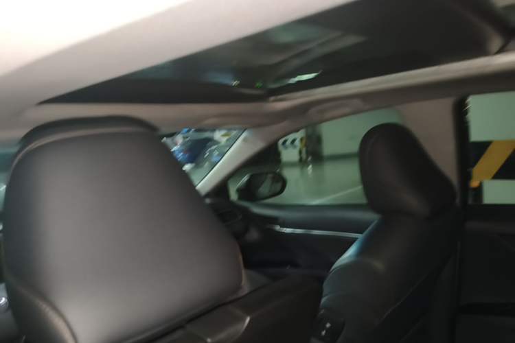 Used Toyota Camry 2019 Dual-Engine 2.5 HG Luxury Edition China VI Standard Headliner