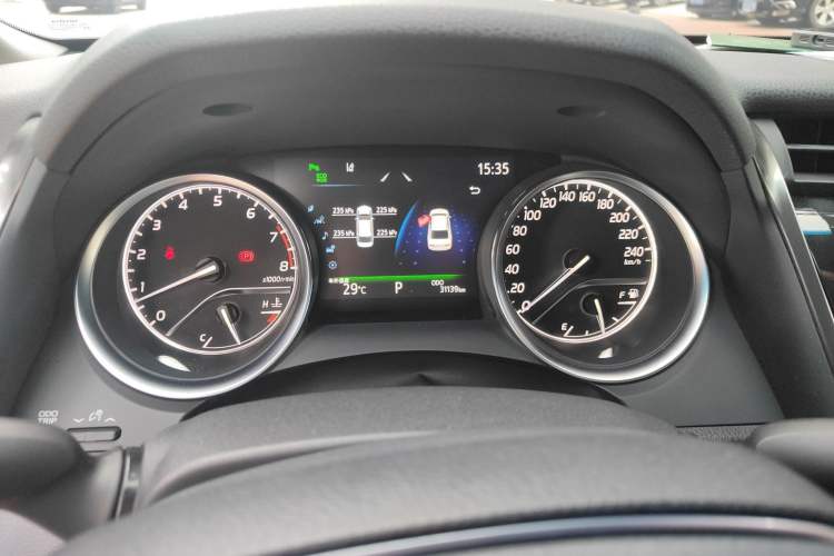 Used Toyota Camry 2019 2.5G Luxury Edition China VI Standard Instrument Cluster