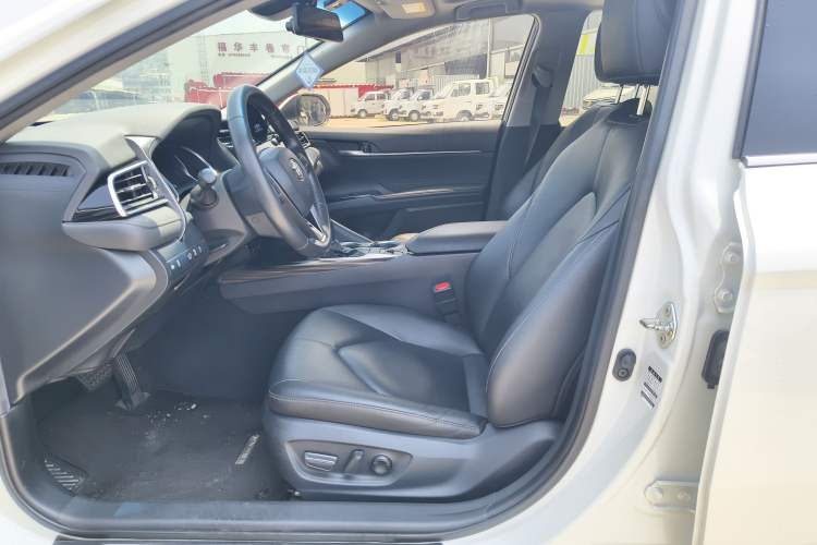 Used Toyota Camry 2019 Revised Version 2.0G Luxury Edition Interior 1