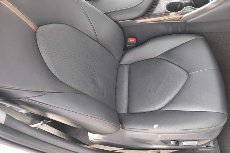Used Toyota Camry 2019 2.0G Luxury Edition China VI Standard Interior 11