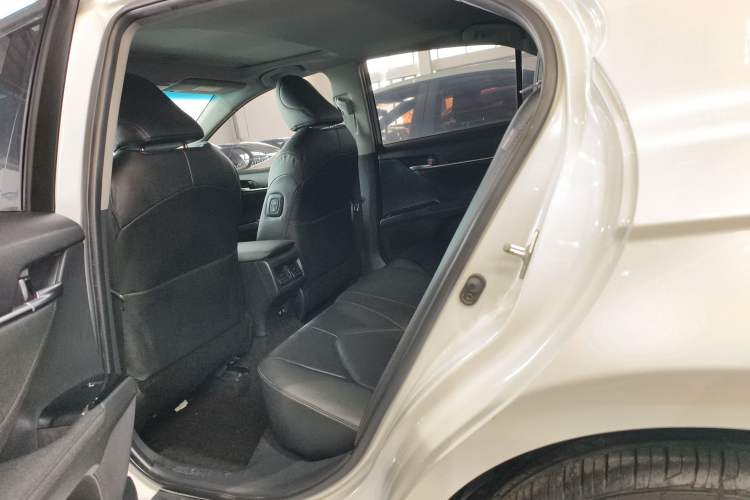 Used Toyota Camry 2019 Revised Version 2.0G Luxury Edition Interior 2