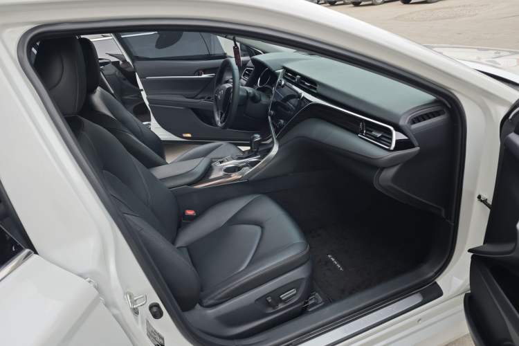 Used Toyota Camry 2019 Revised Version 2.0G Luxury Edition Interior 4