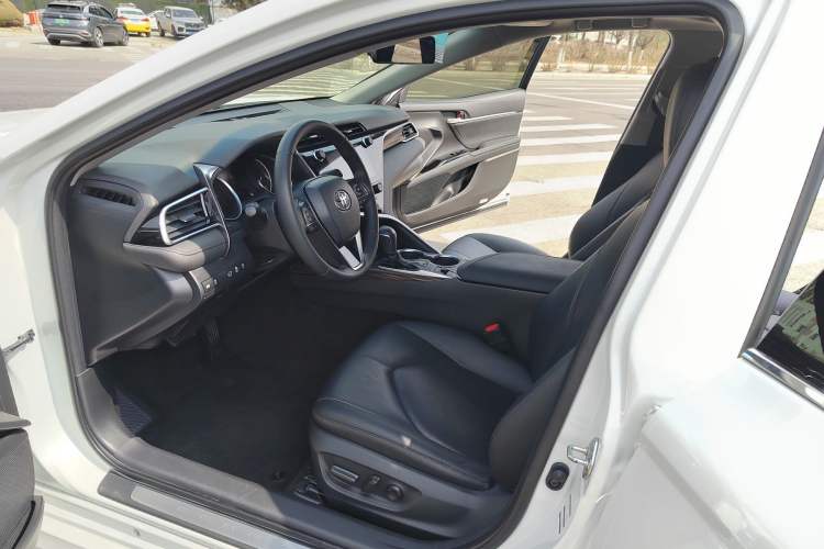 Used Toyota Camry 2019 2.0G Luxury Edition China VI Standard Interior 6