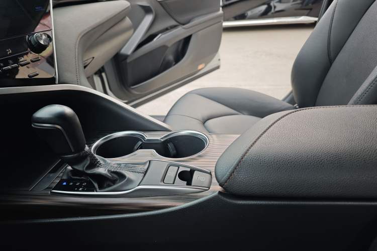 Used Toyota Camry 2019 Revised Version 2.0G Luxury Edition Interior 9