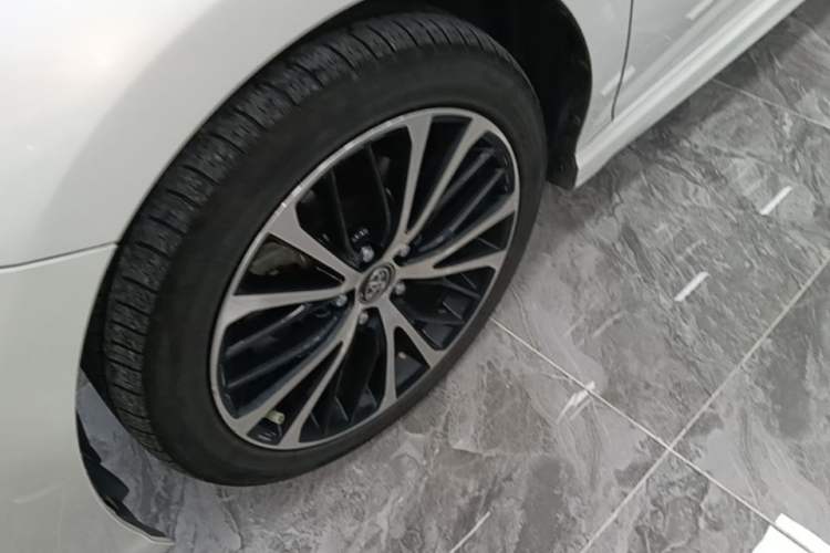 Used Toyota Camry 2019 Revised Version 2.0S Fēngshàng Edition Left Front Wheel Hub