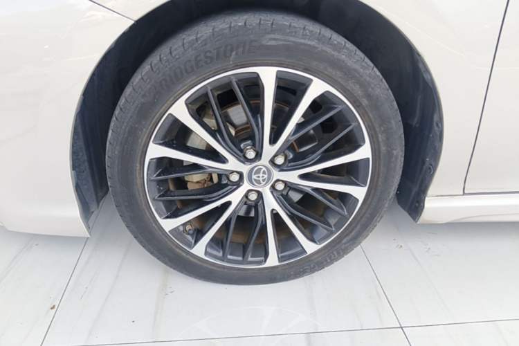 Used Toyota Camry 2019 Dual-Engine 2.5HS FENGSHANG Edition China VI Standard Left Front Wheel Hub