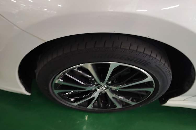 Used Toyota Camry 2019 Revised Version 2.0S Fēngshàng Edition Left Front Wheel Hub