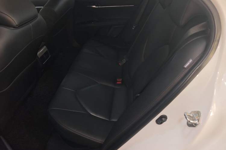 Used Toyota Camry 2019 Dual-Engine 2.5 HG Luxury Edition China VI Standard Left Rear Seat