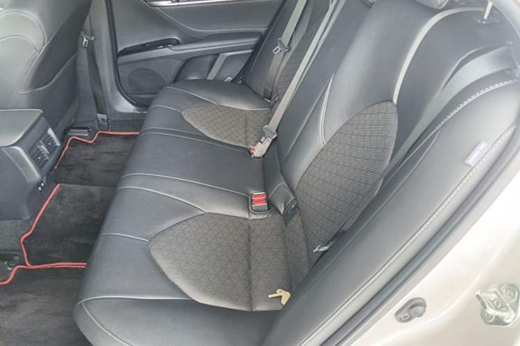 Used Toyota Camry 2019 Dual-Engine 2.5HS FENGSHANG Edition China VI Standard Left Rear Seat