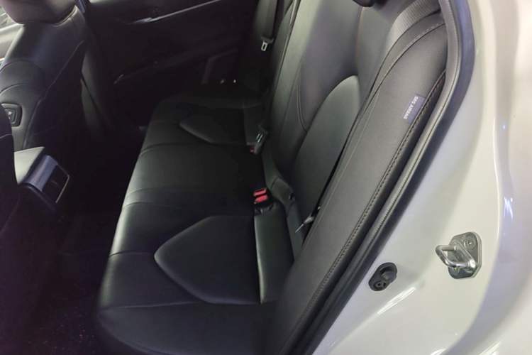 Used Toyota Camry 2019 Dual-Engine 2.5 HG Luxury Edition China VI Standard Left Rear Seat