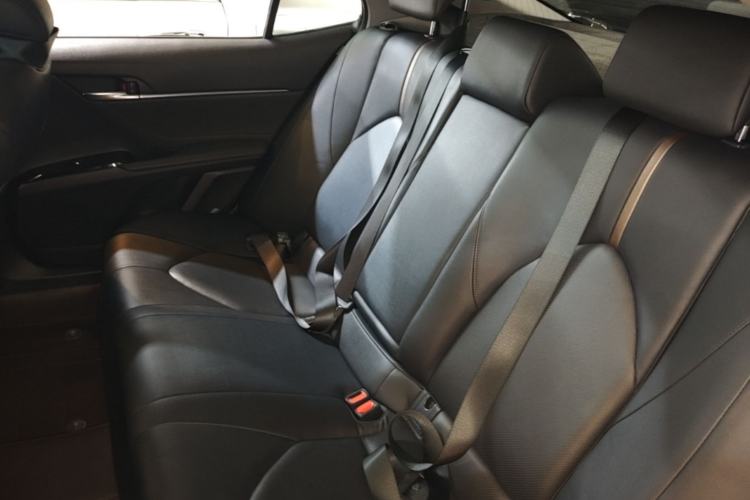 Used Toyota Camry 2019 Dual-Engine 2.5 HG Luxury Edition China VI Standard Left Rear Seat