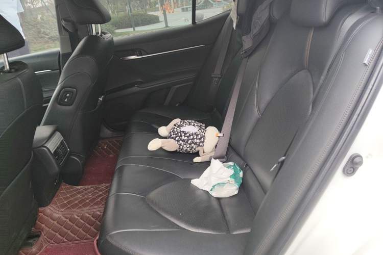 Used Toyota Camry 2019 Dual-Engine 2.5 HG Luxury Edition China VI Standard Left Rear Seat