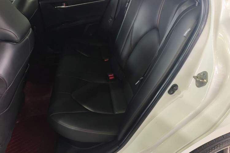 Used Toyota Camry 2019 Dual-Engine 2.5 HG Luxury Edition China VI Standard Left Rear Seat
