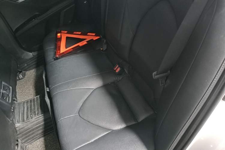 Used Toyota Camry 2019 Revised Version 2.0G Luxury Edition Left Rear Seat