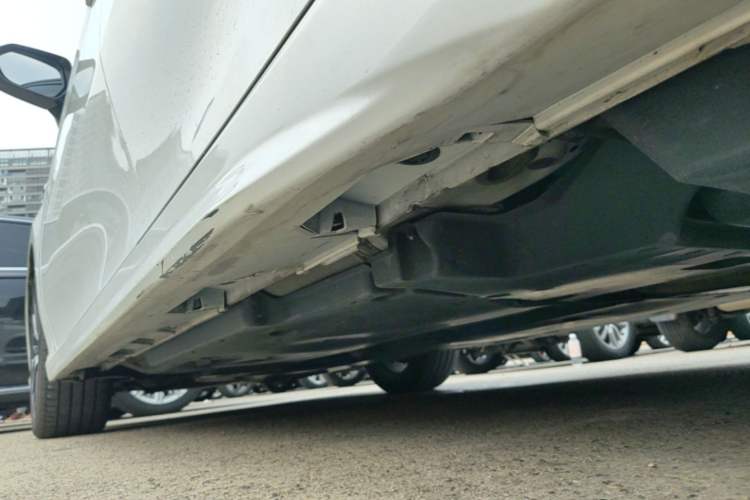Used Toyota Camry 2019 Dual-Engine 2.5HS FENGSHANG Edition China VI Standard Left Side Sill