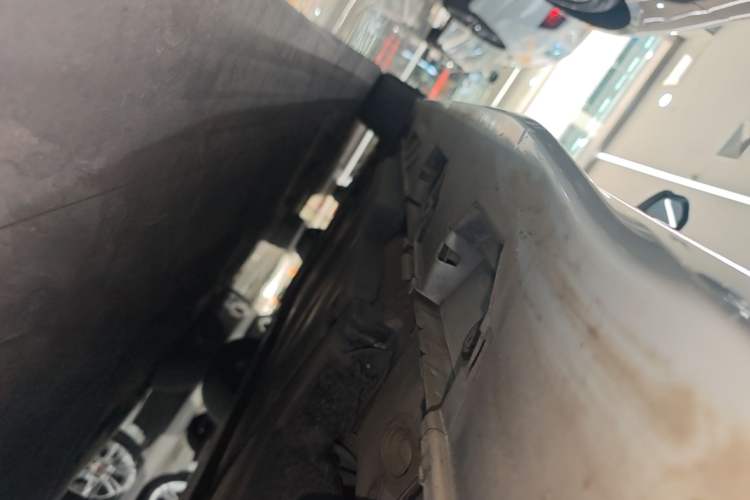 Used Toyota Camry 2019 Revised Version 2.5S Fēngshàng Edition Left Side Sill