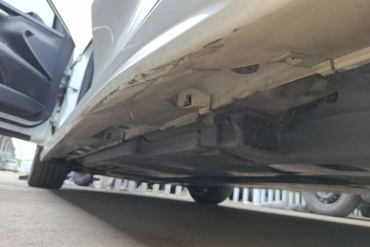 Used Toyota Camry 2019 2.0S FENGSHANG Version China VI Standard Left Side Sill