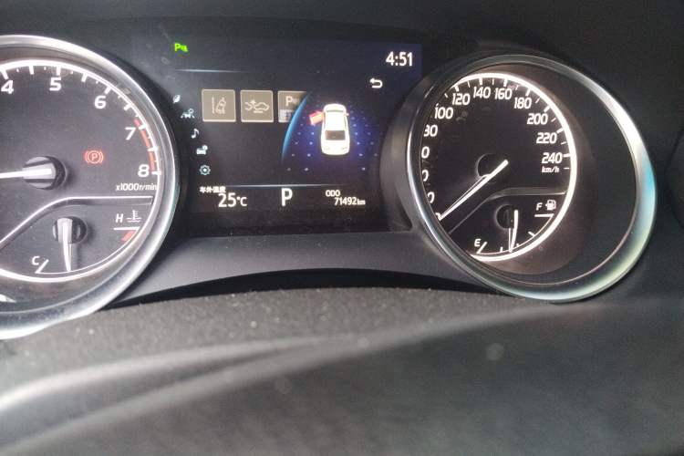 Used Toyota Camry 2019 Revised Version 2.0G Luxury Edition Odometer Close Up