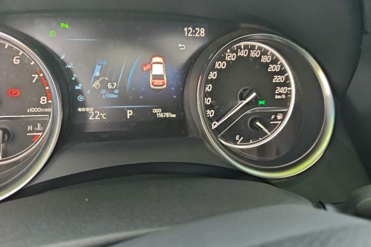 Used Toyota Camry 2019 Revised Version 2.5G Luxury Edition Odometer Close Up