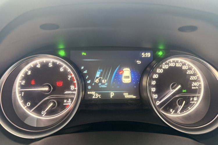 Used Toyota Camry 2019 2.5G Luxury Edition China VI Standard Odometer Close Up