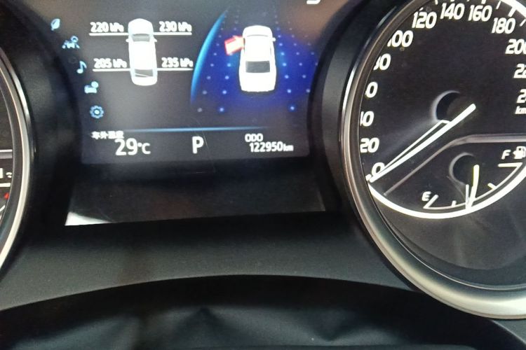 Used Toyota Camry 2019 Dual-Engine 2.5HS FENGSHANG Edition China VI Standard Odometer Close Up