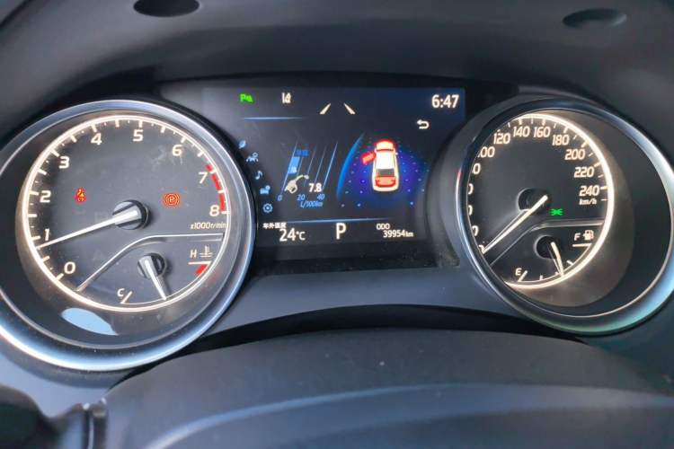 Used Toyota Camry 2019 Revised Version 2.0G Luxury Edition Odometer Close Up