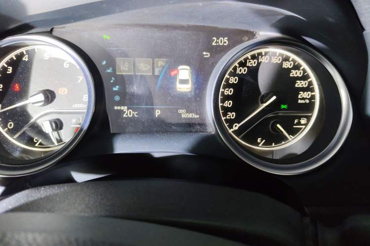 Used Toyota Camry 2019 Revised Version 2.0G Luxury Edition Odometer Close Up