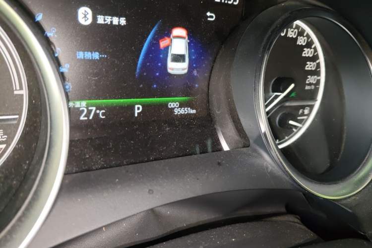 Used Toyota Camry 2019 Dual-Engine 2.5 HG Luxury Edition China VI Standard Odometer Close Up