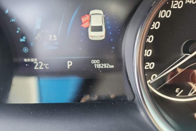Used Toyota Camry 2019 2.5G Luxury Edition China VI Standard Odometer Close Up