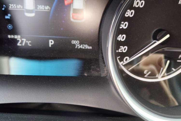 Used Toyota Camry 2019 Dual-Engine 2.5 HG Luxury Edition China VI Standard Odometer Close Up