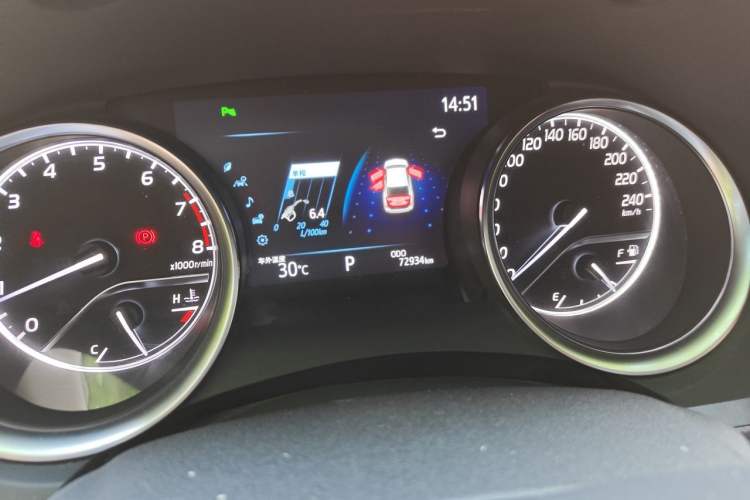 Used Toyota Camry 2019 Revised Version 2.0G Luxury Edition Odometer Close Up