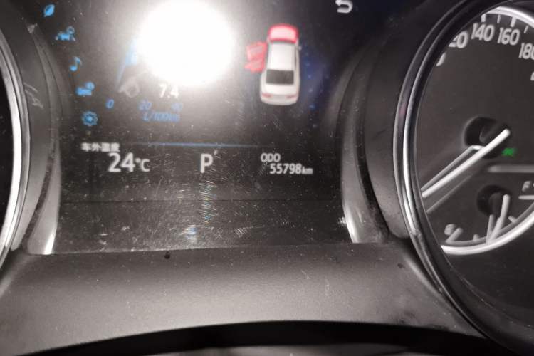 Used Toyota Camry 2019 Revised Version 2.0G Luxury Edition Odometer Close Up