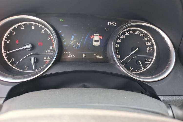 Used Toyota Camry 2019 Revised Version 2.0G Luxury Edition Odometer Close Up