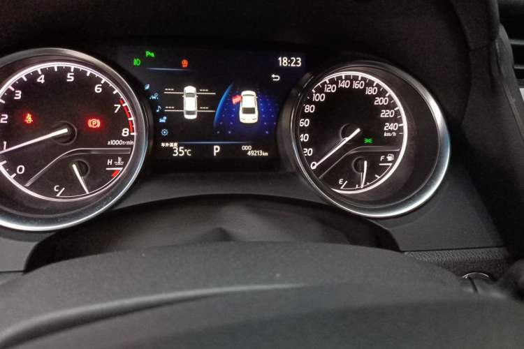Used Toyota Camry 2019 Revised Version 2.0G Luxury Edition Odometer Close Up