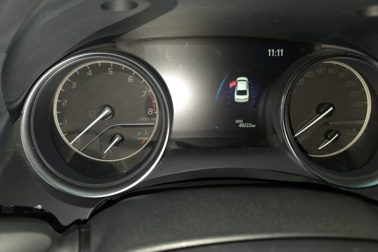 Used Toyota Camry 2019 Revised Version 2.0G Luxury Edition Odometer Close Up
