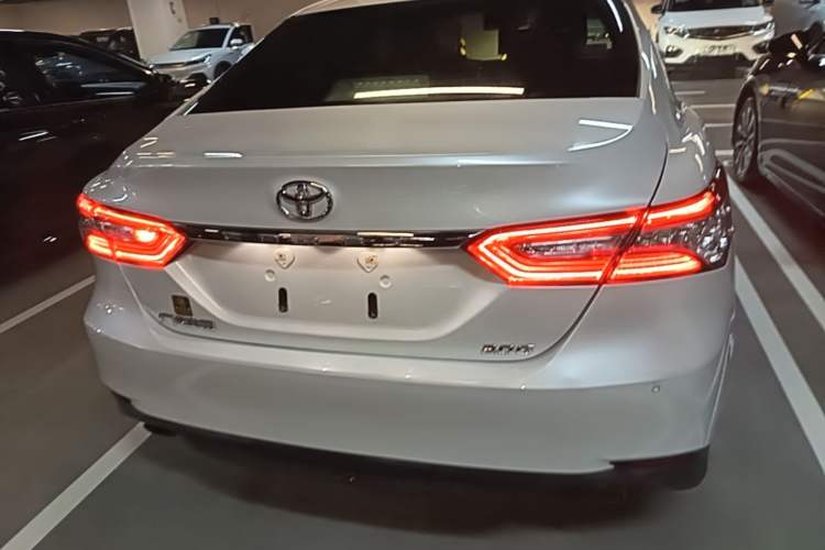 Used Toyota Camry 2019 Revised Version 2.0G Luxury Edition Rear