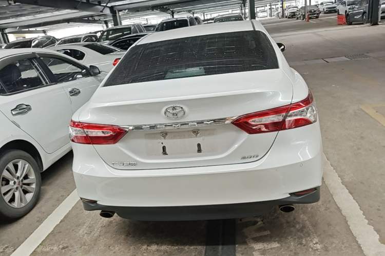 Used Toyota Camry 2019 Revised Version 2.0G Luxury Edition Rear