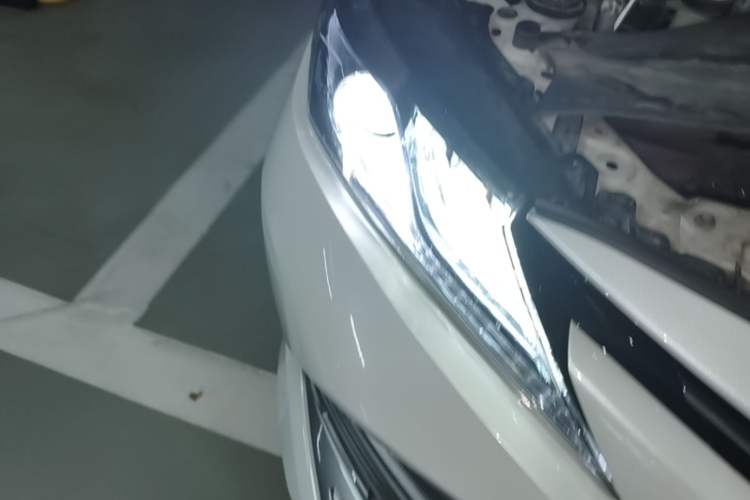 Used Toyota Camry 2019 Dual-Engine 2.5 HG Luxury Edition China VI Standard Right Front Headlight