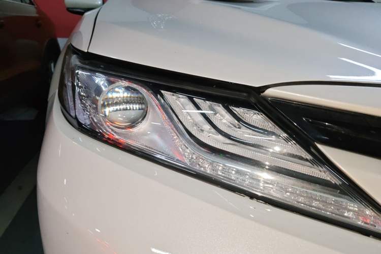 Used Toyota Camry 2019 2.0G Luxury Edition China V Standard Right Front Headlight