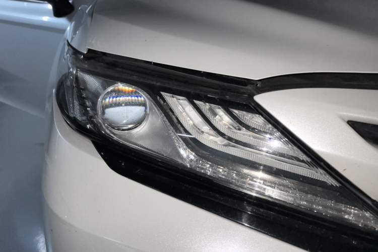 Used Toyota Camry 2019 2.5S FENGSHANG Version China VI Standard Right Front Headlight