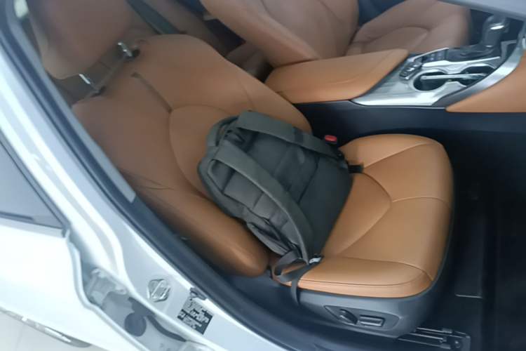 Used Toyota Camry 2019 Revised Version Dual-Engine 2.5 HG Luxury Edition Right Front Seat