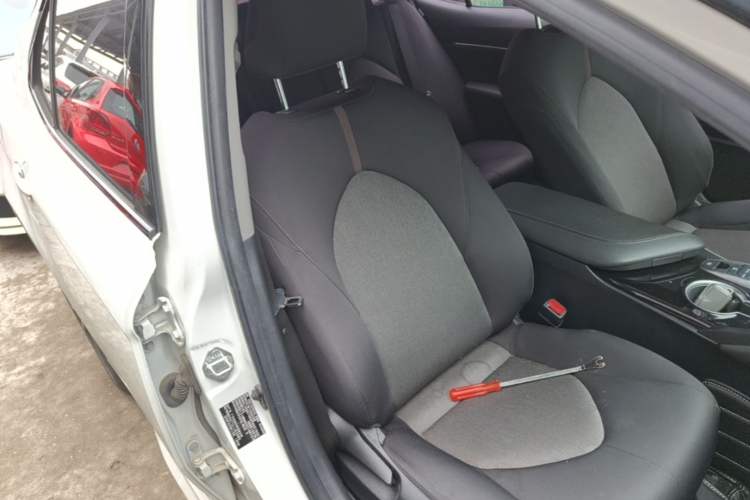 Used Toyota Camry 2019 2.0S FENGSHANG Version China VI Standard Right Front Seat