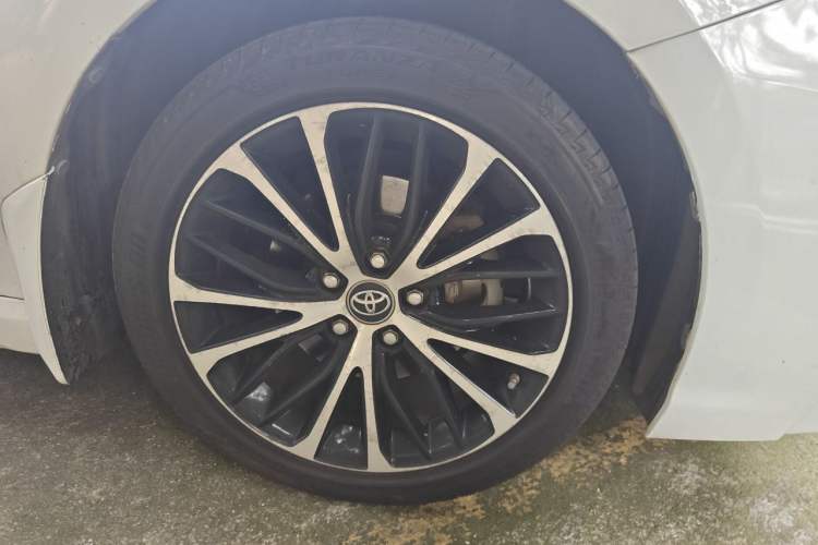 Used Toyota Camry 2019 Revised Version 2.0S Fēngshàng Edition Right Front Wheel Hub