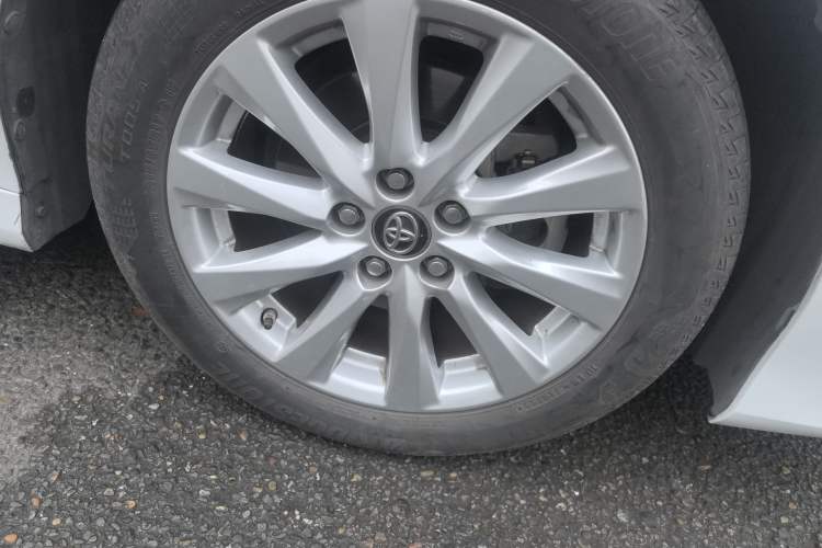 Used Toyota Camry 2019 Revised Version 2.0G Luxury Edition Right Front Wheel Hub
